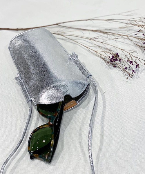 Beau're（ヴュレ）の「BEAURE ヴュレ カウレザー スマホショルダー（ショルダーバッグ・レディース・ブラック/シルバー/グリーン/パープル/ホワイト/オレンジ/サックスブルー・FREE/SMALL）」の17枚目の写真