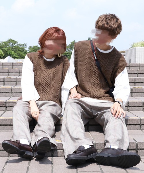 PairPair（ペアペア）の「クルーネックルーズベスト(ユニセックス)（ベスト・メンズ・ライトベージュ/ライトカーキ/ブラウン・LARGE/MEDIUM）」の2枚目の写真