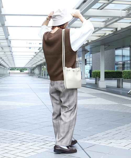 PairPair（ペアペア）の「クルーネックルーズベスト(ユニセックス)（ベスト・メンズ・ライトベージュ/ライトカーキ/ブラウン・LARGE/MEDIUM）」の6枚目の写真