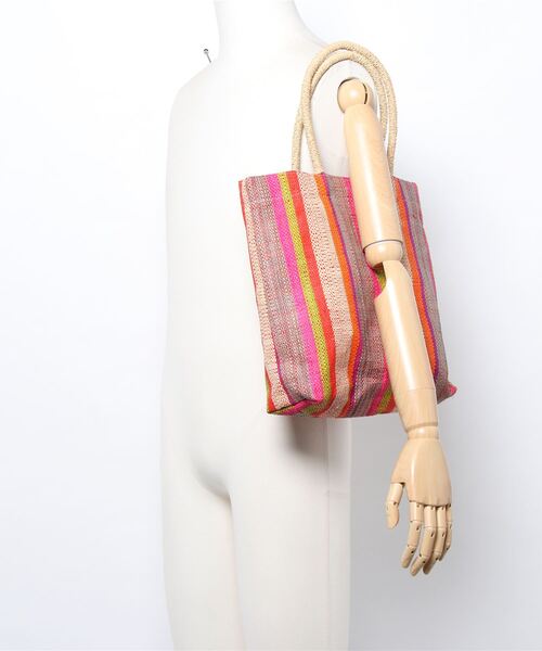 Lugnoncure（ルノンキュール）の「マダガスカルトートバッグ（トートバッグ・レディース・パープル/グリーン・ﾌﾘ-）」の3枚目の写真