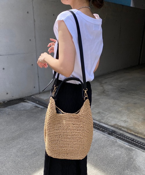 CAPRICIEUX LE'MAGE(カプリシューレマージュ)の「ペーパー2WAYショルダーバッグ(ショルダーバッグ・レディース・ブラック/ベージュ・ONESIZE)」の2枚目の写真