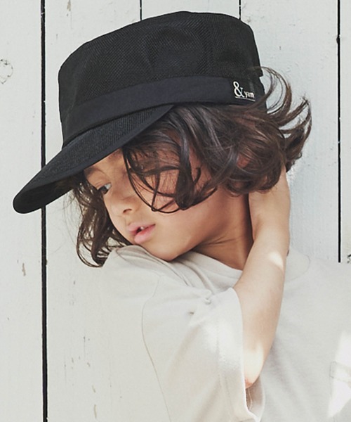 &yam(アンドヤム)の「ブランドロゴ入りサマーキャスケット(キャスケット・キッズ・ベージュ/ブラック/ホワイト・S/M)」の1枚目の写真