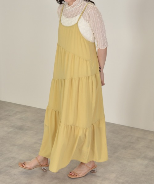 w closet（ダブルクローゼット）の「斜め切り替えギャザーキャミワンピース（ワンピース・レディース・チャコールグレー/ブラウン/イエロー・FREE）」の3枚目の写真