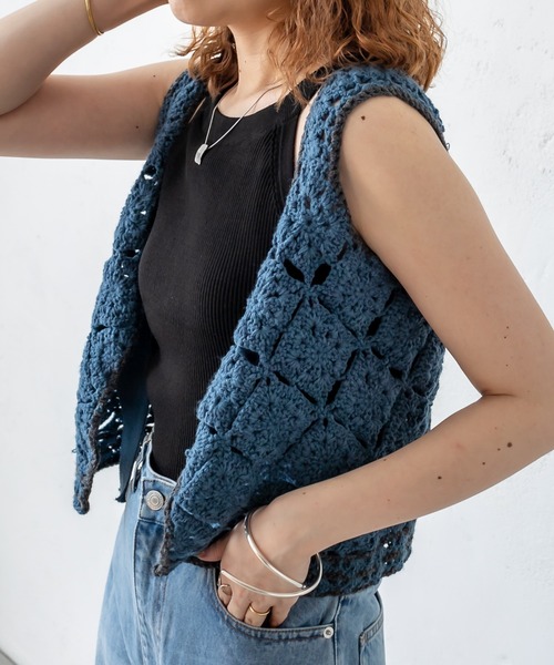 mystic(ミスティック)の「クロシェ編みニットビスチェ(ベスト・レディース・ブラウン/ベージュ/ブルー・FREE)」の3枚目の写真