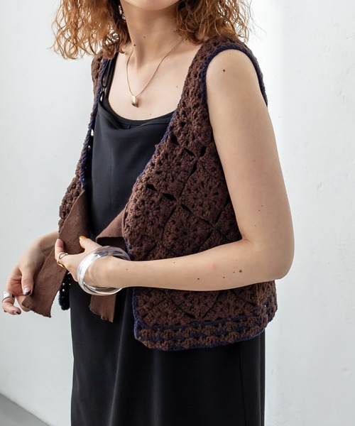 mystic(ミスティック)の「クロシェ編みニットビスチェ(ベスト・レディース・ブラウン/ベージュ/ブルー・FREE)」の18枚目の写真