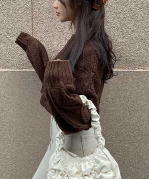 EPIMI E'PIMMY（エピミエピミー）の「ケーブルショートニット（ニット/セーター・レディース・ピンクベージュ/オフホワイト/ブラウン/ベージュ・MEDIUM）」の2枚目の写真