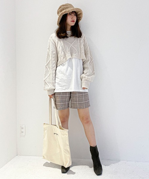 EPIMI E'PIMMY（エピミエピミー）の「ケーブルショートニット（ニット/セーター・レディース・ピンクベージュ/オフホワイト/ブラウン/ベージュ・MEDIUM）」の7枚目の写真