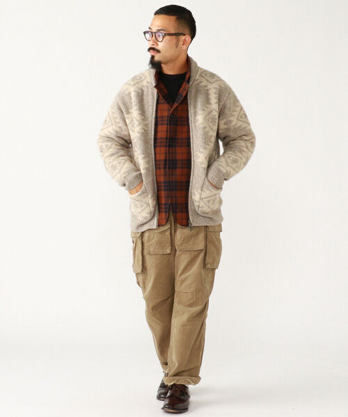 BEAMS PLUS（ビームスプラス）の「BEAMS PLUS / 5ゲージ スノーパターン ジップ ニット ブルゾン（ニット/セーター・メンズ・ベージュ/ブラウン・LARGE/MEDIUM/X-LARGE/SMALL）」の4枚目の写真