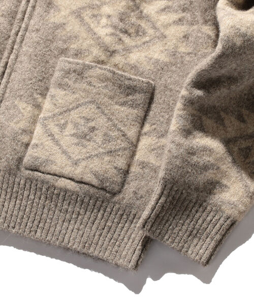 BEAMS PLUS（ビームスプラス）の「BEAMS PLUS / 5ゲージ スノーパターン ジップ ニット ブルゾン（ニット/セーター・メンズ・ベージュ/ブラウン・LARGE/MEDIUM/X-LARGE/SMALL）」の16枚目の写真