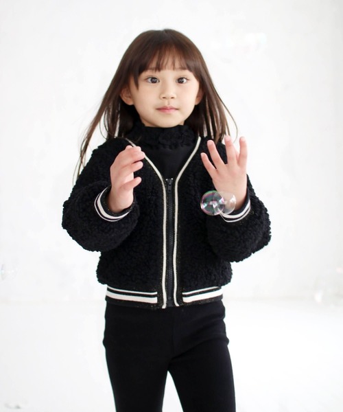 Rora（ローラ）の「タレント ボア アウター(2color)（ブルゾン・キッズ・ブラック/ベージュ・120/130/140/150/100/110）」の2枚目の写真