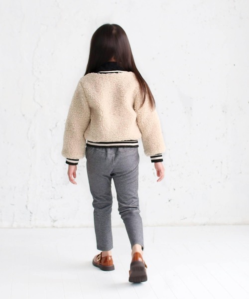Rora（ローラ）の「タレント ボア アウター(2color)（ブルゾン・キッズ・ブラック/ベージュ・120/130/140/150/100/110）」の6枚目の写真
