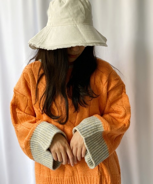 Loco Ocean（ロコオーシャン）の「太めケーブル編み ボリュームスリーブ プルオーバーニット（ニット/セーター・レディース・オフホワイト/オレンジ/グリーン・FREE）」の5枚目の写真