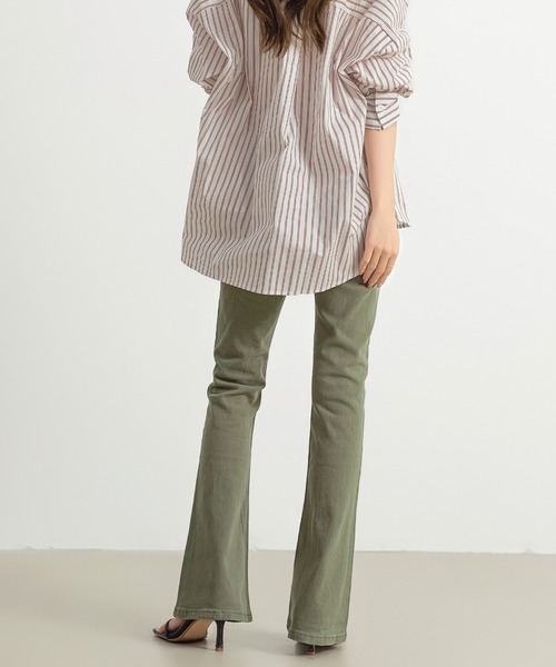 DAY CLOSET（デイ クローゼット）の「[大きいサイズ有/すらっと美脚見せ] ハイウエスト ストレッチ フレア ブーツカット デニムパンツ レディース ジーンズ（デニムパンツ・レディース・ライトブルー/インディゴブルー/ブラック/ダークインディゴブルー/ホワイト/ベージュ/ブラック系その他/カーキ/アイボリー/ダークネイビー/ダークグレー/ブルー系その他・S/M/L/XL/XS）」の16枚目の写真