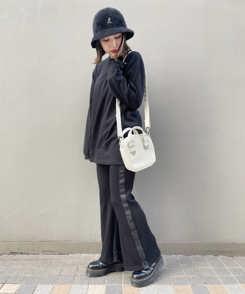 Candy Stripper（キャンディストリッパー）の「SIDE SLIT RIB FIT パンツ（その他パンツ・レディース・ブラック/グリーン/パープル・2）」の4枚目の写真