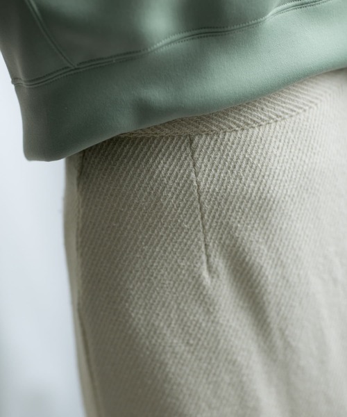 mona Belinda(モナベリンダ)の「裾スリットフリンジスカート(スカート・レディース・ホワイト/チャコールグレー・FREE)」の4枚目の写真