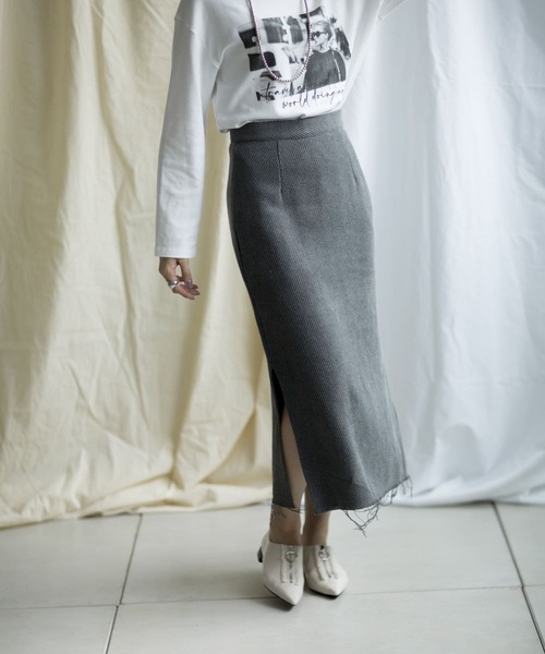 mona Belinda(モナベリンダ)の「裾スリットフリンジスカート(スカート・レディース・ホワイト/チャコールグレー・FREE)」の5枚目の写真