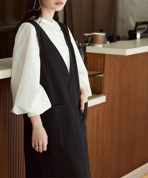 titivate(ティティベイト)の「Vネックデニムワンピース(ワンピース・レディース・ホワイト系その他/ブラック/ネイビー・S/M/L)」の4枚目の写真