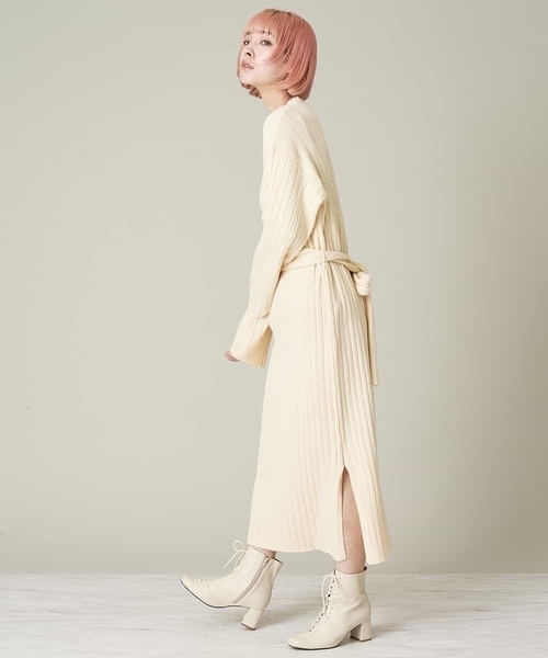 A de a.v.v（アードアー・ヴェ・ヴェ）の「ベルト付きスタンドネックリブニットワンピース（ワンピース・レディース・ブラック/ブルー/アイボリー・39）」の6枚目の写真