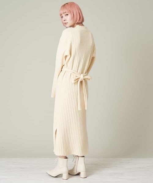 A de a.v.v（アードアー・ヴェ・ヴェ）の「ベルト付きスタンドネックリブニットワンピース（ワンピース・レディース・ブラック/ブルー/アイボリー・39）」の7枚目の写真