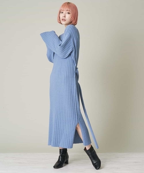 A de a.v.v（アードアー・ヴェ・ヴェ）の「ベルト付きスタンドネックリブニットワンピース（ワンピース・レディース・ブラック/ブルー/アイボリー・39）」の8枚目の写真