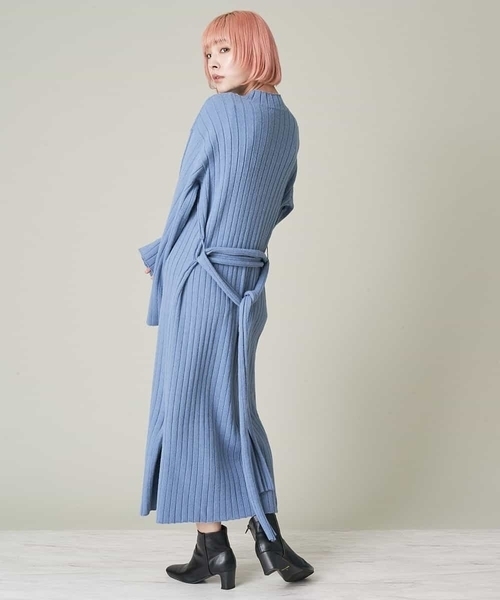 A de a.v.v（アードアー・ヴェ・ヴェ）の「ベルト付きスタンドネックリブニットワンピース（ワンピース・レディース・ブラック/ブルー/アイボリー・39）」の10枚目の写真