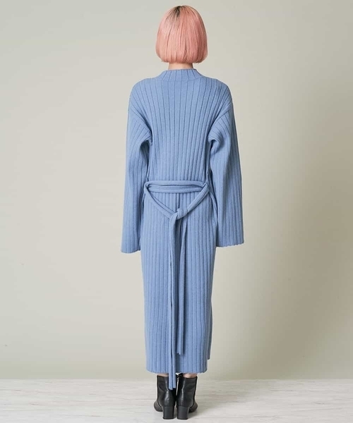 A de a.v.v（アードアー・ヴェ・ヴェ）の「ベルト付きスタンドネックリブニットワンピース（ワンピース・レディース・ブラック/ブルー/アイボリー・39）」の12枚目の写真