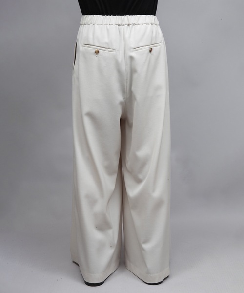 ato（アトウ）の「ULTRA WOOL WIDE PANTS（その他パンツ・メンズ・アイボリー/ブラック・44/46/48）」の8枚目の写真