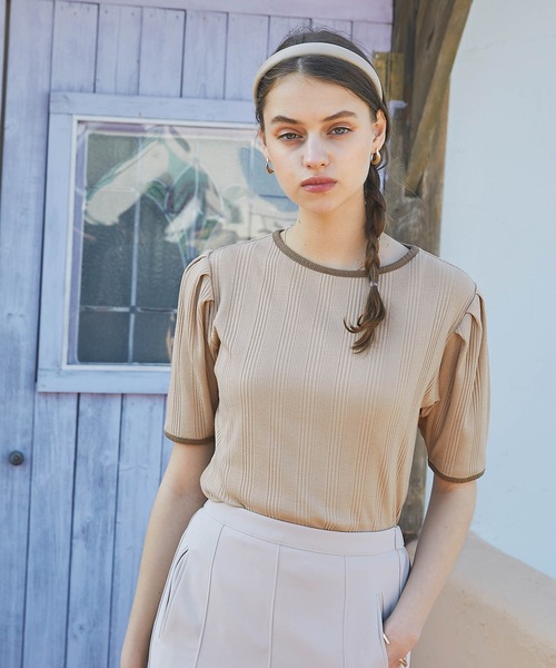 PURIL（ピュリル）の「【PURIL】パイピングタックスリーブ半袖リブトップス（Tシャツ/カットソー・レディース・ベージュ/ブラック/ホワイト・FREE）」の3枚目の写真