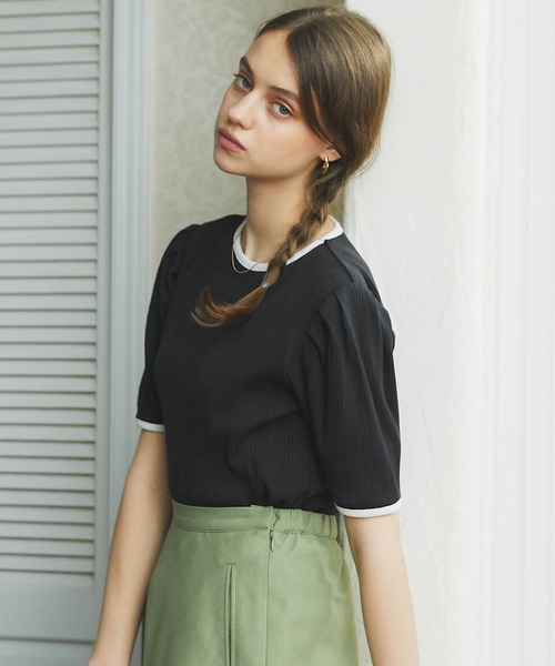 PURIL（ピュリル）の「【PURIL】パイピングタックスリーブ半袖リブトップス（Tシャツ/カットソー・レディース・ベージュ/ブラック/ホワイト・FREE）」の2枚目の写真
