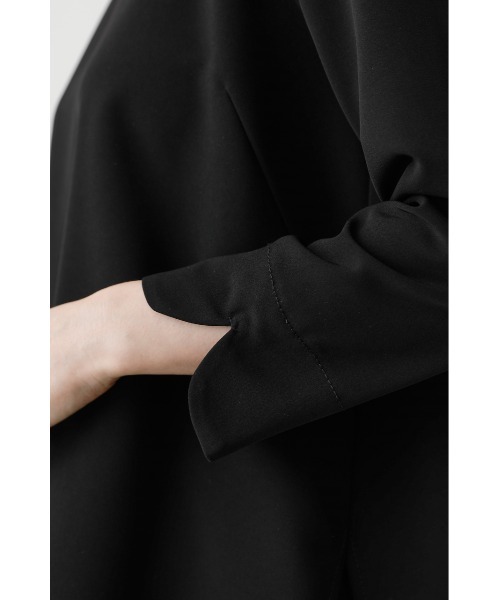 crie conforto(クリーコンフォルト)の「2重織ストレッチブラウス(Tシャツ/カットソー・レディース・ブラック/グレイッシュベージュ・MEDIUM/SMALL)」の17枚目の写真