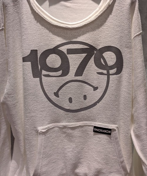bodysong.（ボディソング）の「【別注】BODYSONG./ボディソング/クルースウェット/1979（スウェット・メンズ・ブラック/レッド/ブルー/イエロー/ホワイト・LARGE）」の2枚目の写真