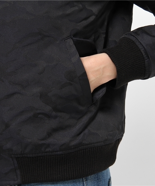 LOUNGEDRESS(ラウンジドレス)の「カモフラジャガードブルゾン(ブルゾン・レディース・カーキ/ネイビー・フリ-)」の9枚目の写真