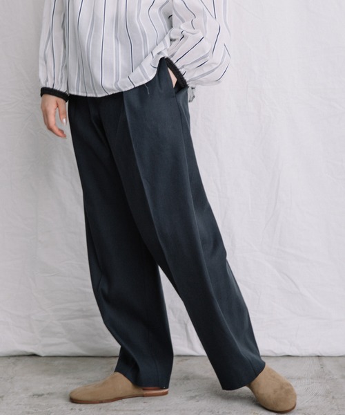 再値下げ♪【Liyoca】リネンへリンボンタックワイドパンツ☆美品 Liyoca（リヨカ）の「【Liyoca】リネンコットンへリンボンタック