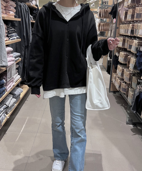 ISOOK(アイスー)の「Hooded sweat cardigan / フーデッドスウェットカーディガン(chiica select)(スウェット・レディース・ブラック/グレー・FREE)」の3枚目の写真