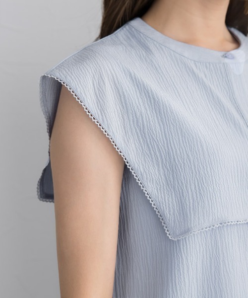 スカラップブラウス