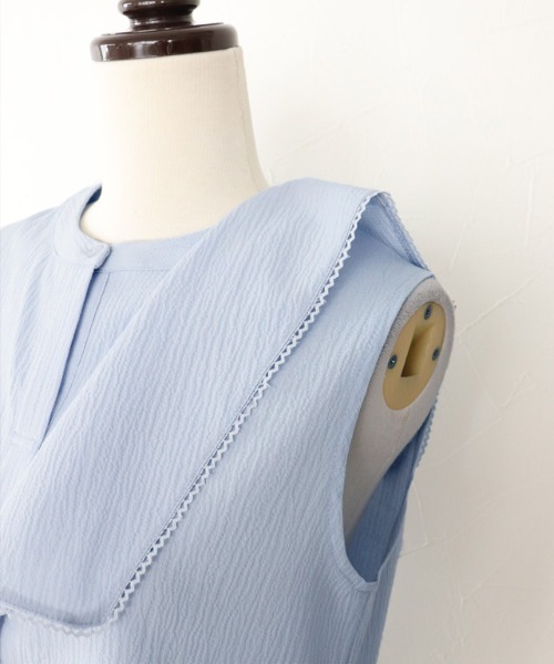 スカラップブラウス