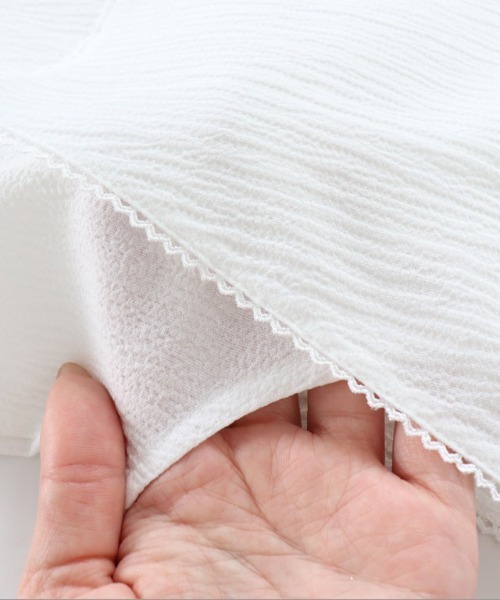 スカラップブラウス