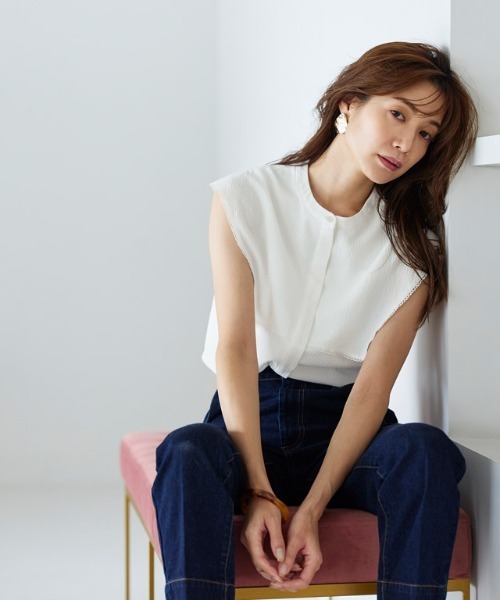 スカラップブラウス