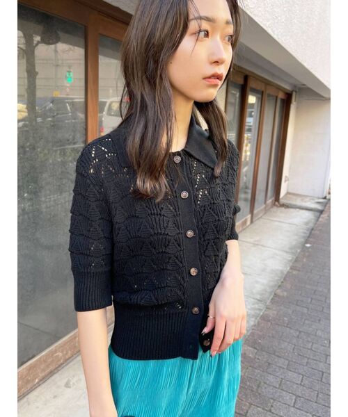 EMODA（エモダ）の「ワイドカラーポロニット（ニット/セーター・レディース・ホワイト/ブラック/イエロー・FREE）」の2枚目の写真