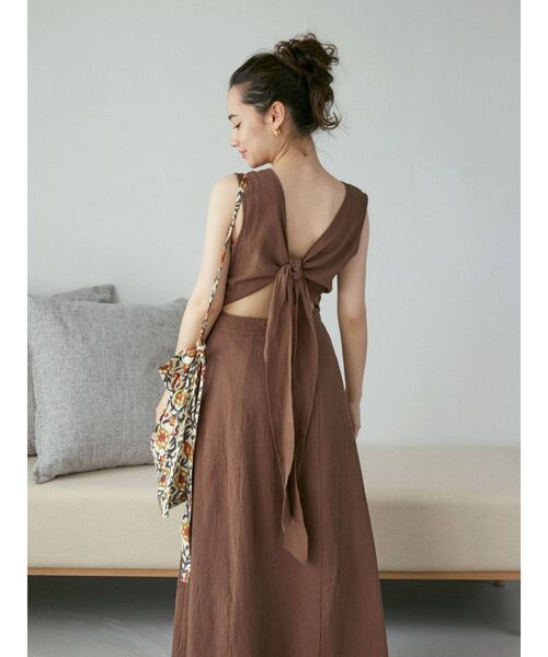 バックデザインノースリワンピース