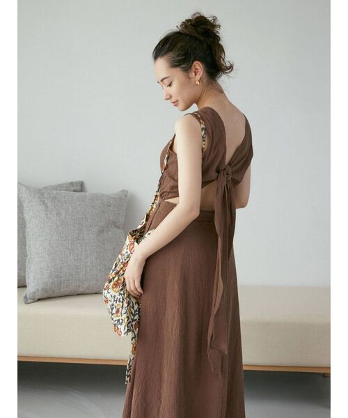 バックデザインノースリワンピース