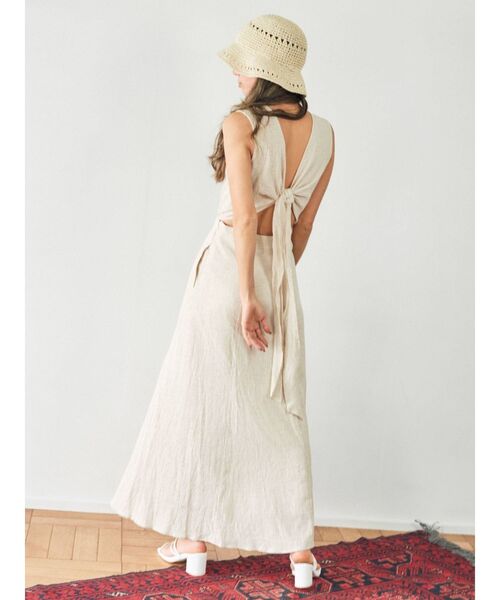 バックデザインノースリワンピース