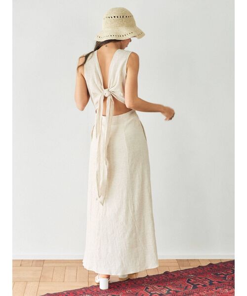 バックデザインノースリワンピース