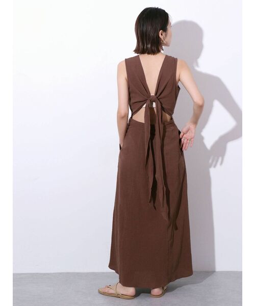 Ungrid(アングリッド)の「バックデザインノースリワンピース(ワンピース・レディース・ブラック/アイボリー/ブラウン・MEDIUM/SMALL)」の20枚目の写真