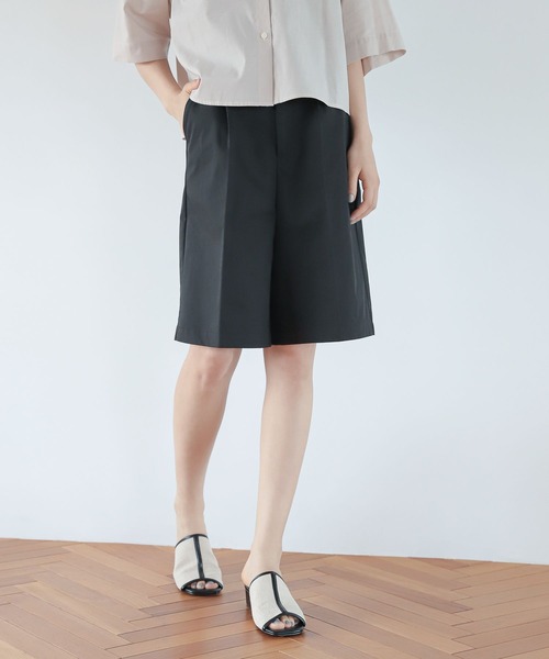 LAKOLE（ラコレ）の「ポリエステルツイルタックドショーツ / 343105（その他パンツ・レディース・ブラック/ブラウン/ベージュ・SMALL/MEDIUM）」の2枚目の写真