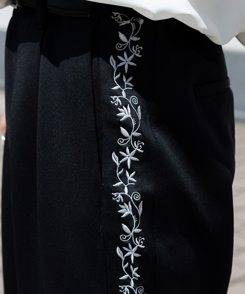 Perushu(ペルーシュ)の「フラワー刺繍トラックフレアパンツ(その他パンツ・メンズ・ブラック/パープル/グリーン・SMALL/MEDIUM/LARGE)」の6枚目の写真