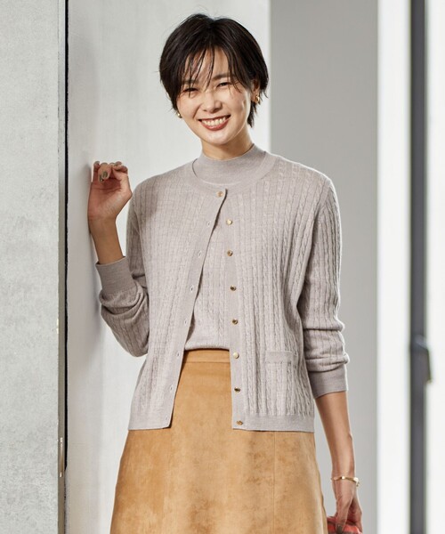 J.PRESS(ジェイプレス)の「【洗える】KNIT BASIC ミドル カーディガン(カーディガン/ボレロ・レディース・ライトグレー系/ベージュ系/ネイビー系/パープル系/オレンジ系・T13/T15)」の3枚目の写真