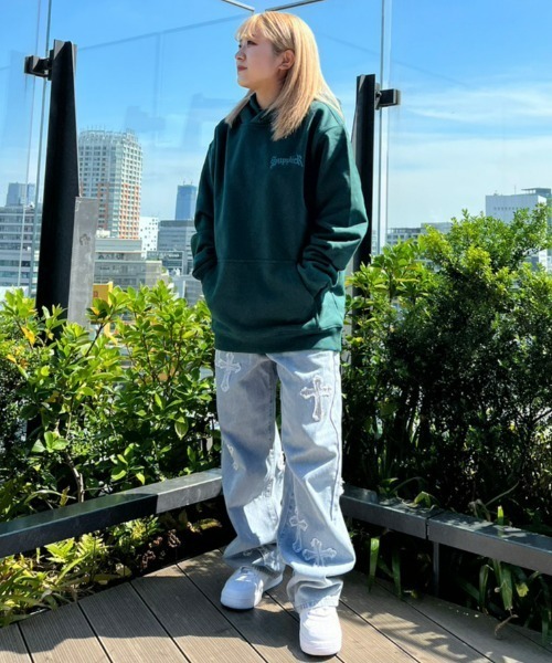 SUPPLIER(サプライヤー)の「A'GEM/9 × .kom『SUPPLIER/サプライヤー』CROSS LOGO HOODIE/クロスロゴ プルオーバーパーカー(パーカー・メンズ・ベージュ/グリーン/ブラック/パープル・M/L/XL)」の21枚目の写真