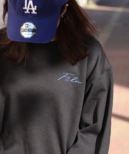 FILA(フィラ)の「【別注】 【FILA】 アソート ロゴ ルーズシルエット 裏起毛 長袖 スウェット トレーナー(スウェット・レディース・ホワイト/ブラック/ネイビー/オートミール/杢グレー/ホワイト系/ホワイト系1/ホワイト系2/ホワイト系3/ホワイト系4/ブラック系/ブラック系1/ブラック系2/ブラック系3/ブラック系4/グレー系/グレー系1/グレー系2/アイボリー系/アイボリー系1/アイボリー系2/ネイビー系/ネイビー系1/ネイビー系2・MEDIUM/LARGE/X-LARGE)」の10枚目の写真