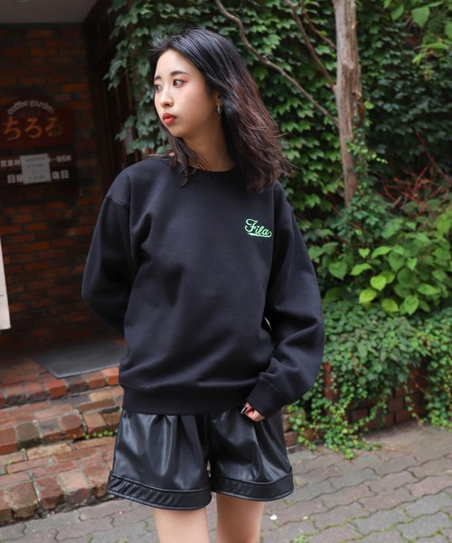 FILA(フィラ)の「【別注】 【FILA】 アソート ロゴ ルーズシルエット 裏起毛 長袖 スウェット トレーナー(スウェット・レディース・ホワイト/ブラック/ネイビー/オートミール/杢グレー/ホワイト系/ホワイト系1/ホワイト系2/ホワイト系3/ホワイト系4/ブラック系/ブラック系1/ブラック系2/ブラック系3/ブラック系4/グレー系/グレー系1/グレー系2/アイボリー系/アイボリー系1/アイボリー系2/ネイビー系/ネイビー系1/ネイビー系2・MEDIUM/LARGE/X-LARGE)」の13枚目の写真